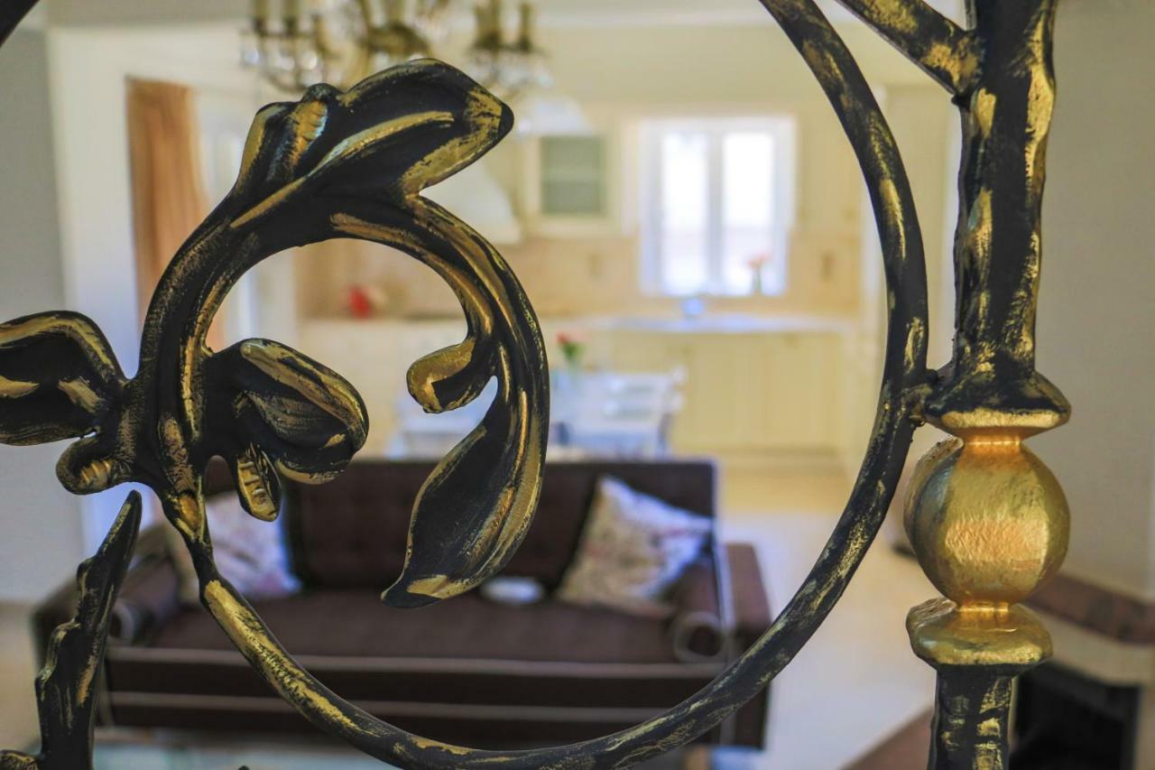 Maison Fleurs Diakopto Eksteriør billede
